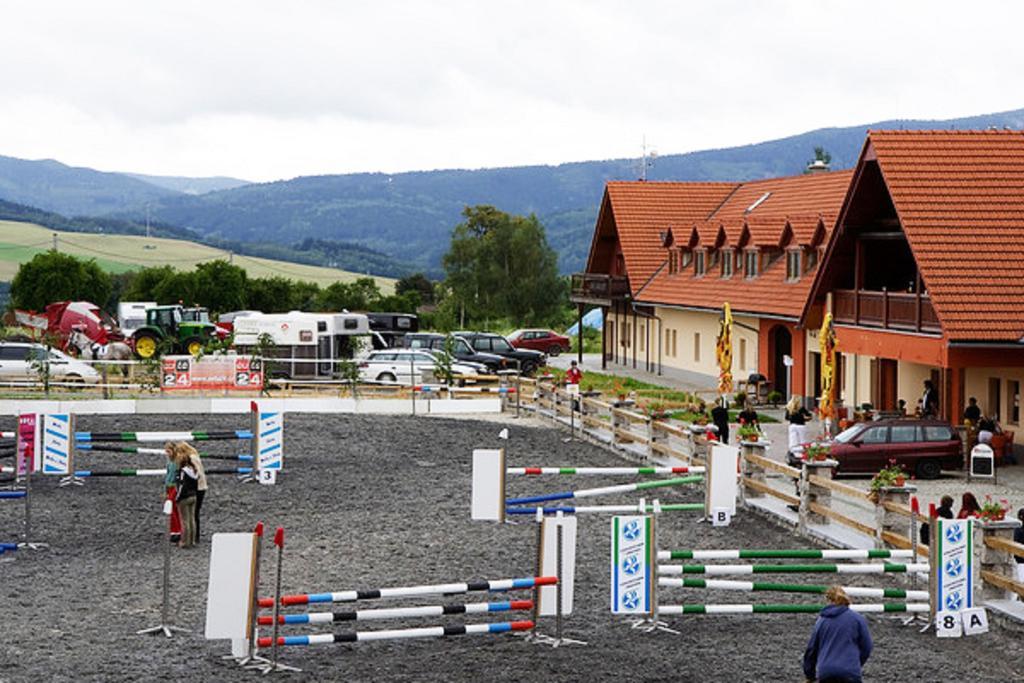 Hotel Farma Vysoka Chrastava Экстерьер фото